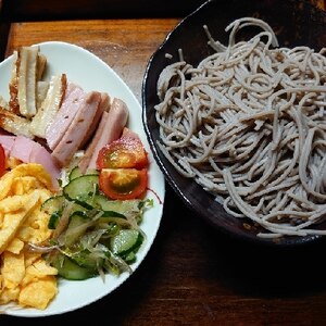 おかずも一緒に！ざるそばセット